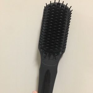 Amika straightening brush